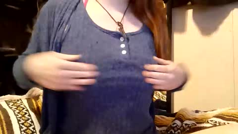 Snapshot of lunathepoet chatting on May 22, 2026, 1:57 am lunathepoet online show from May 22, 2026, 1:57 am