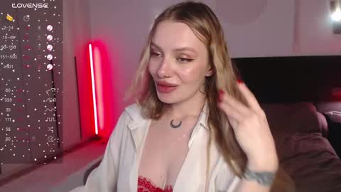 LunaticaBae online show from March 10, 2025, 4:17 am