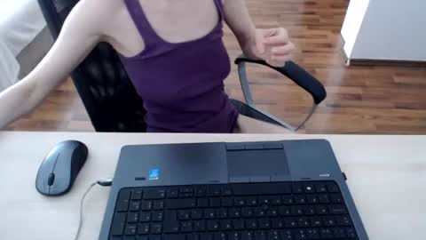 Snapshot of lunavibe_ chatting on July 1, 2026, 11:34 am lunavibe_ online show from July 1, 2026, 11:34 am