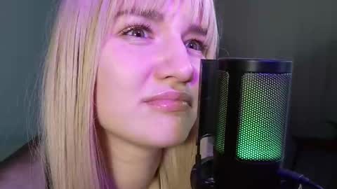 Snapshot of lunaxloverx chatting on October 8, 2025, 10:18 pm LunaXLoverx online show from October 8, 2025, 10:18 pm