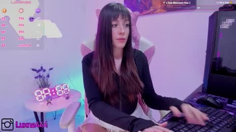   online show from November 25, 2025, 8:42 pm