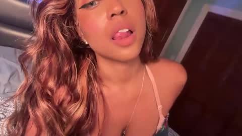 lunchboxgirl online show from September 9, 2025, 1:05 am