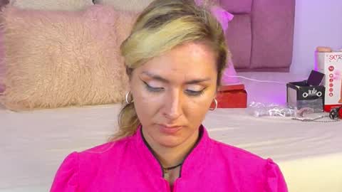 lunitadiva online show from November 18, 2025, 1:26 pm