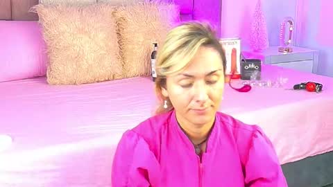 lunitadiva online show from December 16, 2025, 1:49 pm