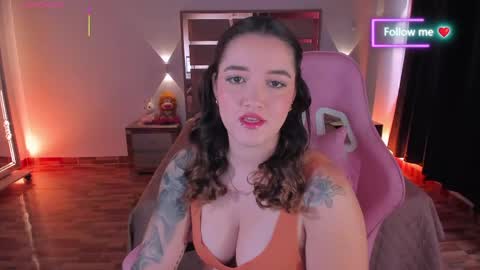 LUNA ROSE online show from May 14, 2026, 2:46 pm
