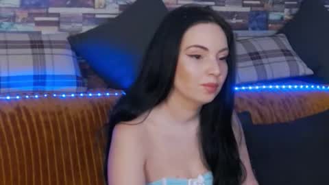 LunnaGray online show from December 15, 2025, 6:17 am