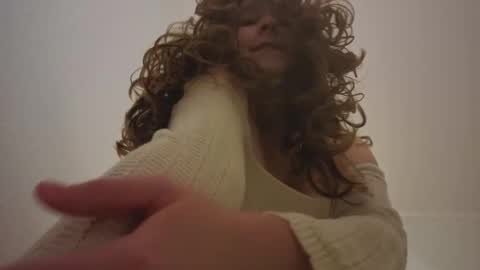 lunoria online show from February 6, 2026, 10:57 pm