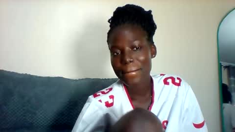 luo_queen online show from April 8, 2026, 1:44 pm