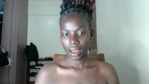 luo_queen online show from May 1, 2026, 9:47 am