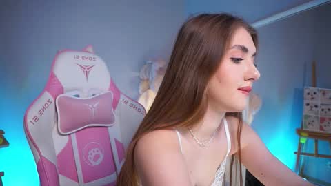 Snapshot of lureofeva chatting on November 11, 2025, 2:28 pm Eva online show from November 11, 2025, 2:28 pm