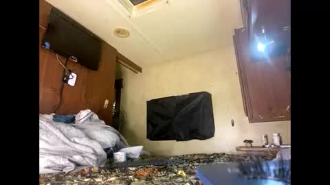 Snapshot of lushuslucy chatting on February 16, 2025, 11:16 am Kikithebaee online show from February 16, 2025, 11:16 am