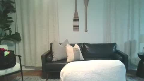 Snapshot of lushuslucy chatting on February 22, 2025, 1:00 am Kikithebaee online show from February 22, 2025, 1:00 am