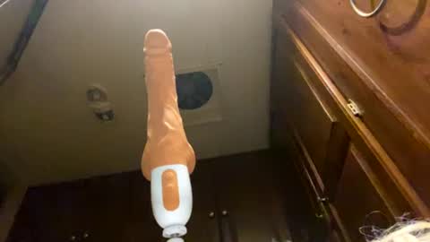 Snapshot of lushuslucy chatting on February 28, 2025, 8:20 am Kikithebaee online show from February 28, 2025, 8:20 am