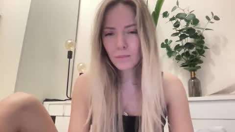 lusiluv online show from March 5, 2026, 6:59 pm