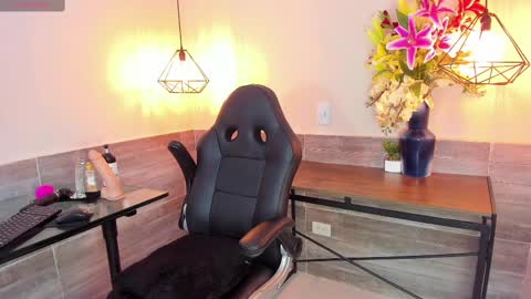 Lussie  online show from September 29, 2025, 11:59 am