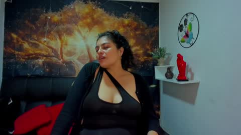 Snapshot of lust_mom chatting on December 15, 2024, 9:13 am Angela 3 online show from December 15, 2024, 9:13 am