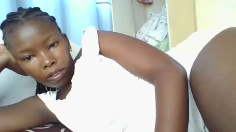 Snapshot of lustrousnerd chatting on November 8, 2025, 4:12 am Noreh online show from November 8, 2025, 4:12 am