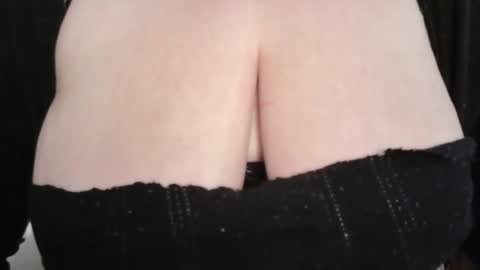 lustytits85 online show from March 18, 2026, 1:14 pm