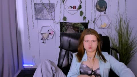 lusy_puff online show from December 14, 2024, 4:09 pm