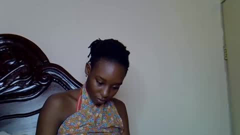 Snapshot of lutino_lovebirds chatting on March 16, 2026, 8:29 am lutino_lovebirds online show from March 16, 2026, 8:29 am
