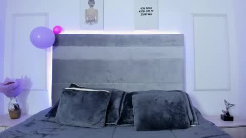 luu_angel online show from October 24, 2025, 9:11 pm