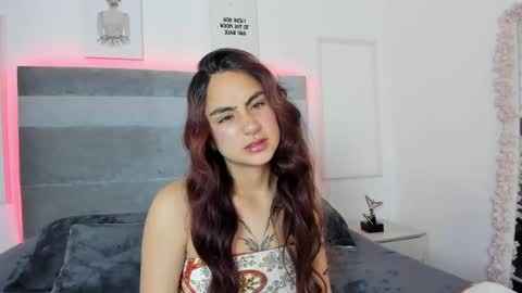 luu_angel online show from November 4, 2025, 9:03 pm