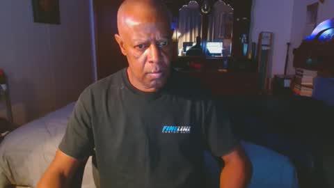 Snapshot of luv2edge55 chatting on December 1, 2025, 9:36 am luv2edge55 online show from December 1, 2025, 9:36 am