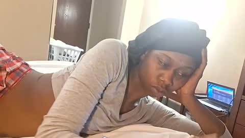 Snapshot of luvbug555 chatting on November 27, 2025, 11:45 am luvbug555 online show from November 27, 2025, 11:45 am