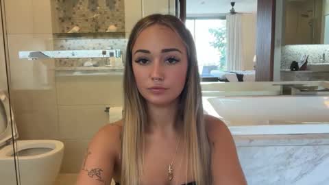 Snapshot of luvlivvyy chatting on November 12, 2025, 8:48 am Livvyy online show from November 12, 2025, 8:48 am