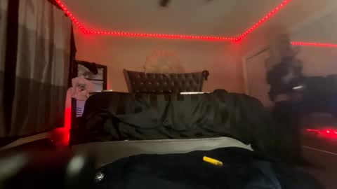 Snapshot of luvvlee chatting on February 17, 2026, 6:43 am luvvlee online show from February 17, 2026, 6:43 am