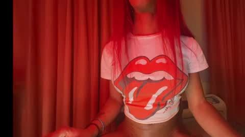 Snapshot of luvvlee chatting on June 13, 2026, 5:49 am luvvlee online show from June 13, 2026, 5:49 am