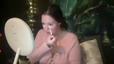 Snapshot of luvvvmia chatting on October 19, 2025, 5:13 pm luvvvmia online show from October 19, 2025, 5:13 pm