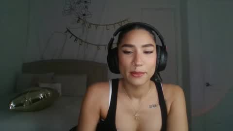 Snapshot of luvvvxliv chatting on November 14, 2025, 1:04 am Liv 3 online show from November 14, 2025, 1:04 am