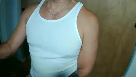 Snapshot of luvzjerkingoff chatting on December 20, 2024, 9:17 pm luvzjerkingoff online show from December 20, 2024, 9:17 pm