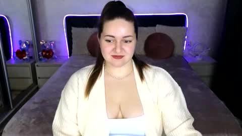 lux_lizz online show from March 15, 2026, 11:00 pm