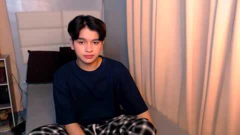 queen lux online show from March 9, 2025, 6:11 pm