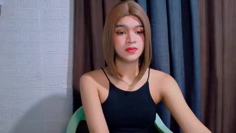 queen lux online show from March 12, 2026, 1:06 pm