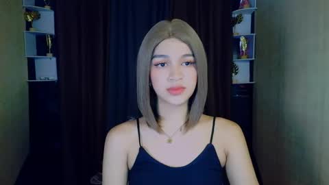 Snapshot of lux_white chatting on May 5, 2026, 3:03 am queen lux online show from May 5, 2026, 3:03 am
