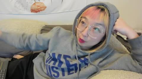 Snapshot of luxgray chatting on December 17, 2024, 11:27 pm LuxGray online show from December 17, 2024, 11:27 pm