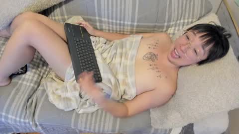 Snapshot of luxgray chatting on October 17, 2025, 12:01 am LuxGray online show from October 17, 2025, 12:01 am