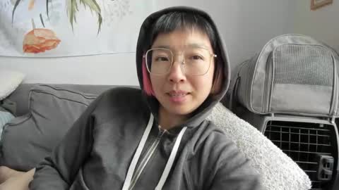 LuxGray online show from December 21, 2025, 5:42 pm