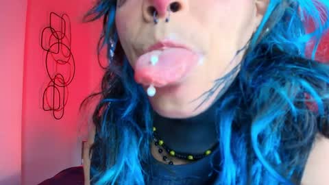 Snapshot of luxiel_ chatting on May 23, 2026, 10:03 pm Luxiel 3 online show from May 23, 2026, 10:03 pm