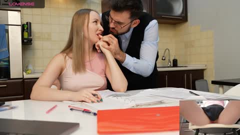 Snapshot of luxmur chatting on December 9, 2024, 6:46 pm Becky and Andy online show from December 9, 2024, 6:46 pm