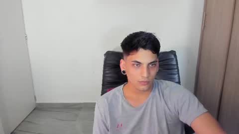 Snapshot of luxrx chatting on June 19, 2026, 5:17 pm luxrx online show from June 19, 2026, 5:17 pm