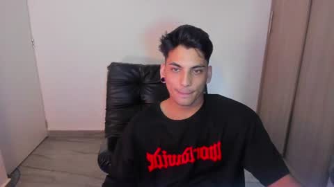 Snapshot of luxrx chatting on June 20, 2026, 9:17 pm luxrx online show from June 20, 2026, 9:17 pm