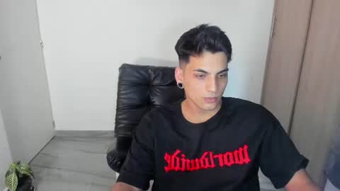 Snapshot of luxrx chatting on June 22, 2026, 7:22 pm luxrx online show from June 22, 2026, 7:22 pm