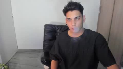 Snapshot of luxrx chatting on June 24, 2026, 10:20 pm luxrx online show from June 24, 2026, 10:20 pm