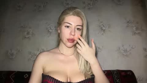 LuxSonyaStar online show from April 21, 2026, 7:39 pm