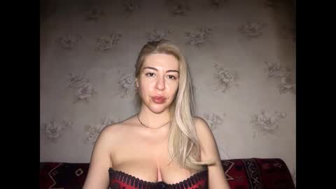 LuxSonyaStar online show from April 24, 2026, 1:35 pm