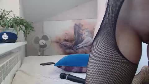 Snapshot of luxuriouss_s chatting on March 21, 2026, 1:32 am Laura online show from March 21, 2026, 1:32 am